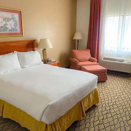Baymont by Wyndham Chelsea Hotel Eksteriør billede