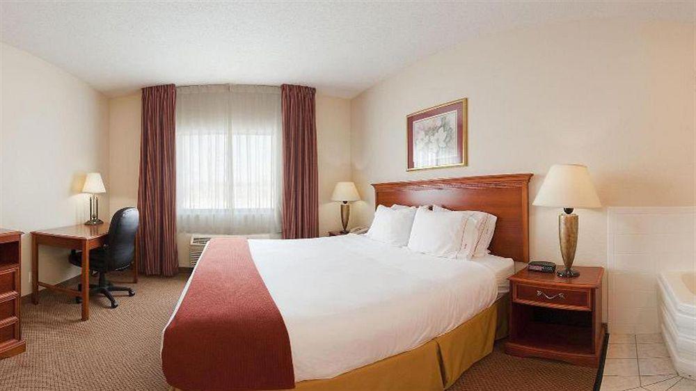 Baymont by Wyndham Chelsea Hotel Eksteriør billede