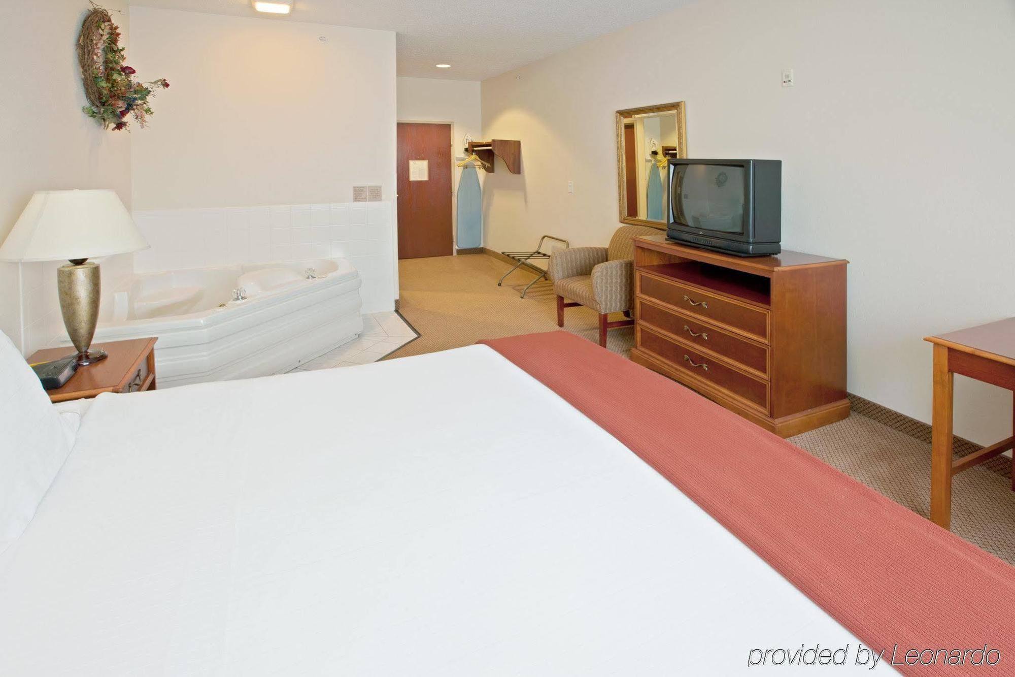 Baymont by Wyndham Chelsea Hotel Eksteriør billede
