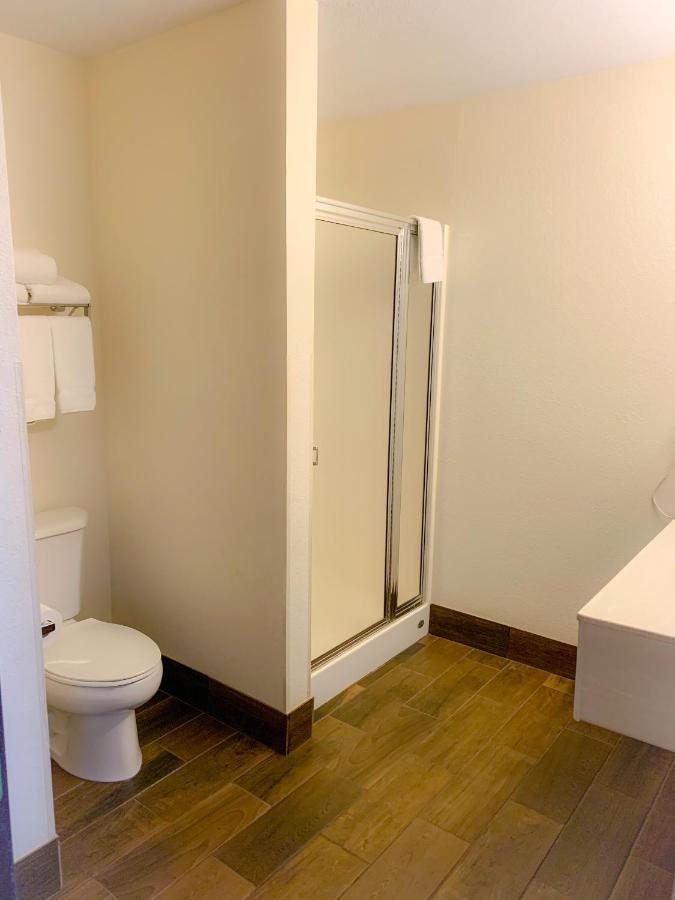Baymont by Wyndham Chelsea Hotel Eksteriør billede