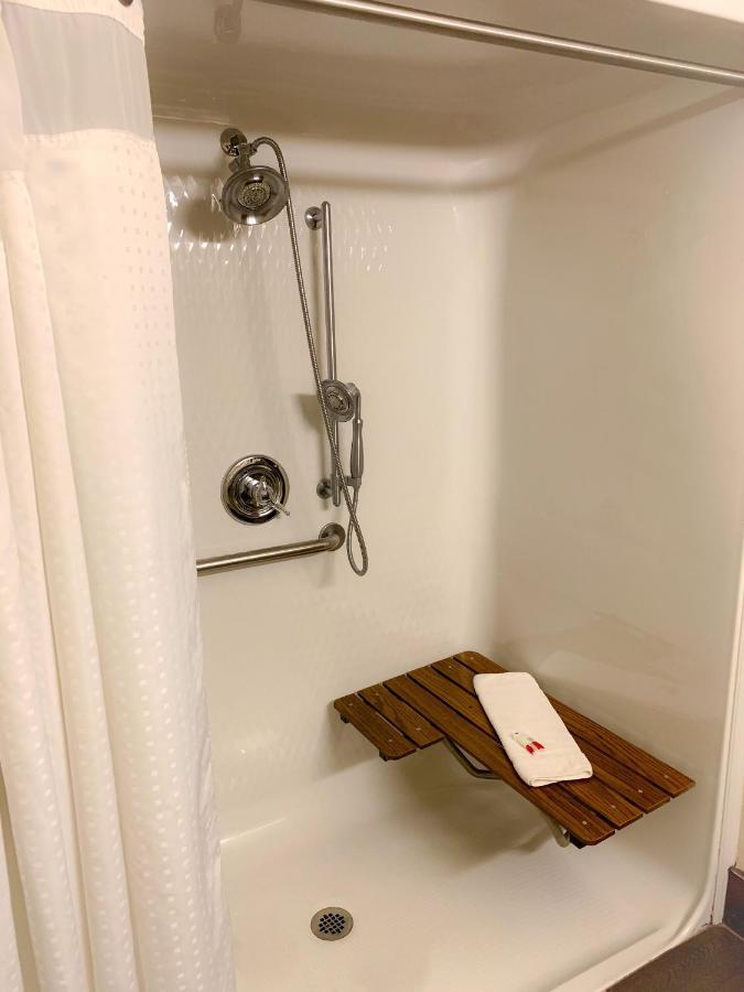 Baymont by Wyndham Chelsea Hotel Eksteriør billede