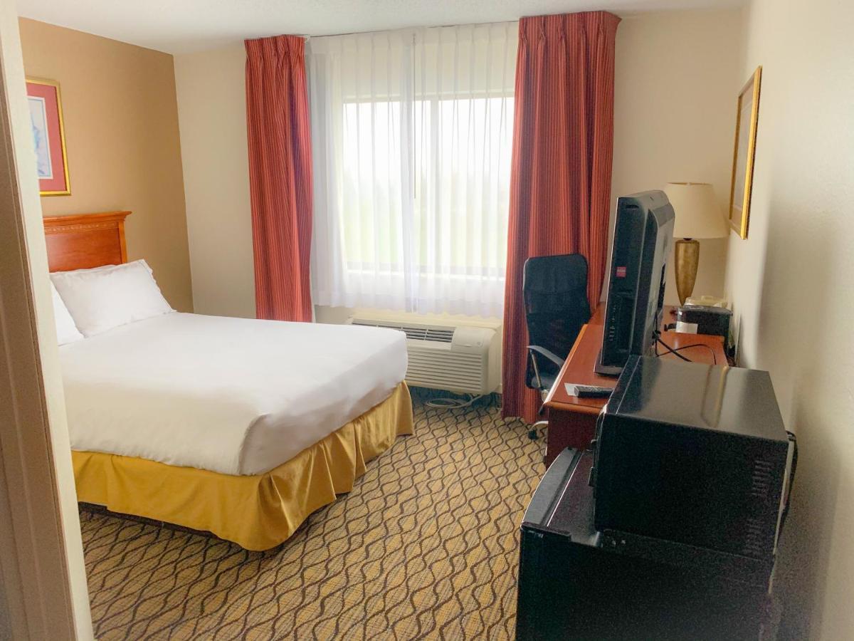 Baymont by Wyndham Chelsea Hotel Eksteriør billede