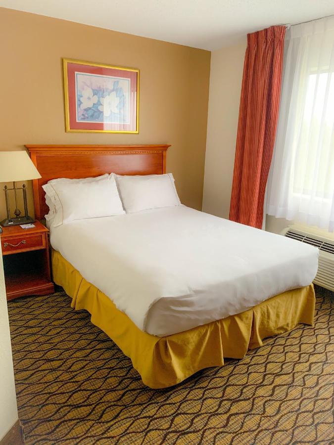 Baymont by Wyndham Chelsea Hotel Eksteriør billede