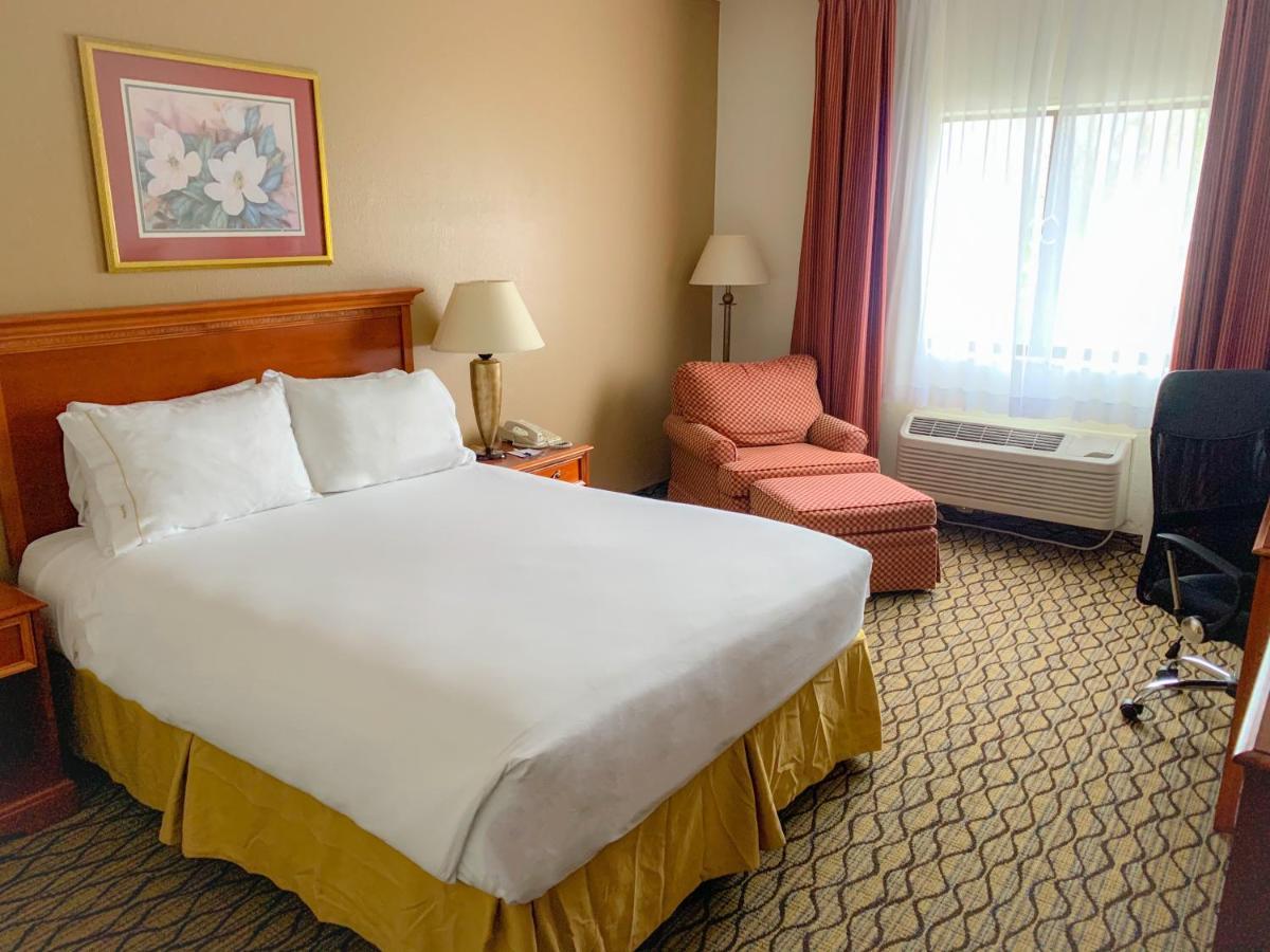 Baymont by Wyndham Chelsea Hotel Eksteriør billede